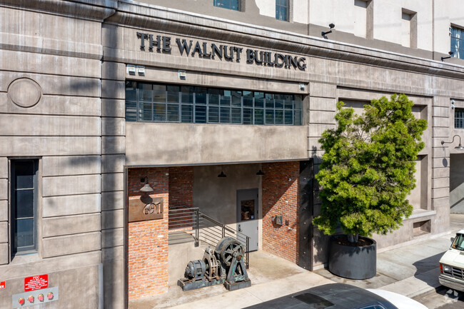 Entrada - The Walnut Building