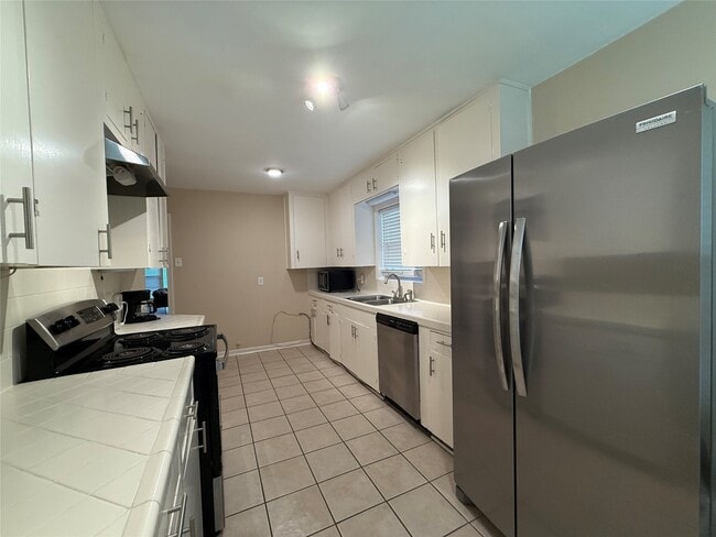 Building Photo - 2007 Sheridan St