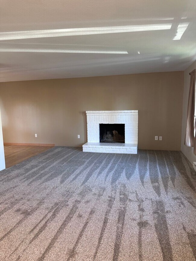 Building Photo - Charming 2 bdrm, 1 bath in Maplewood Neigh...