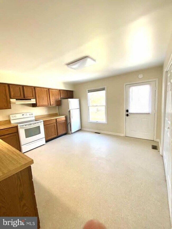 Building Photo - 208 N Rappahannock St