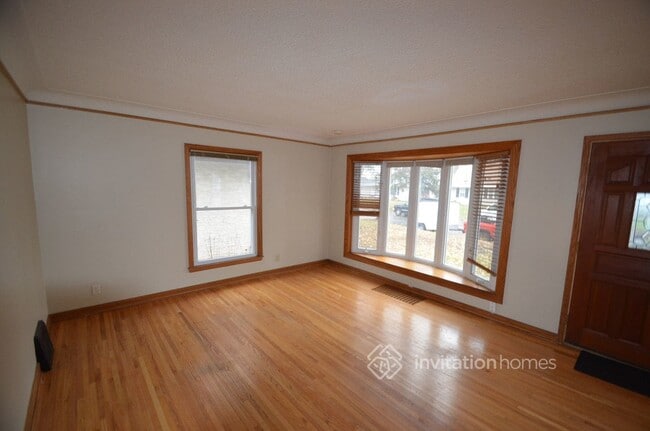 Foto del edificio - 6644 Clinton Ave