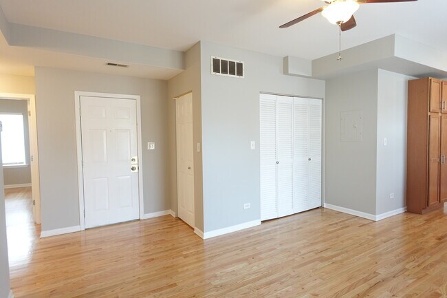 Foto del edificio - 2608 W Glenlake Ave