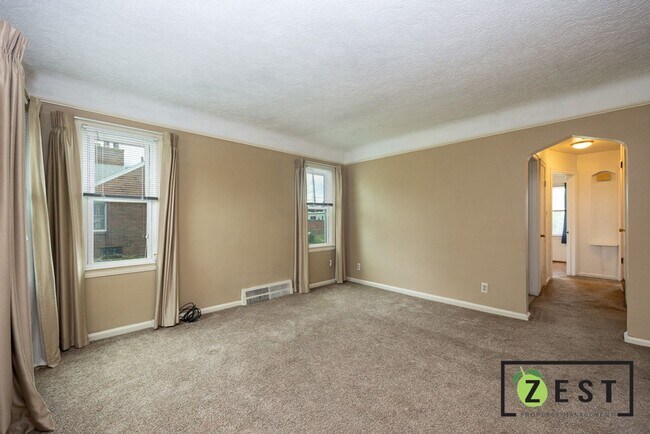 Foto del edificio - Amazing 3 Bedroom 1 Bathroom - $1,375.00