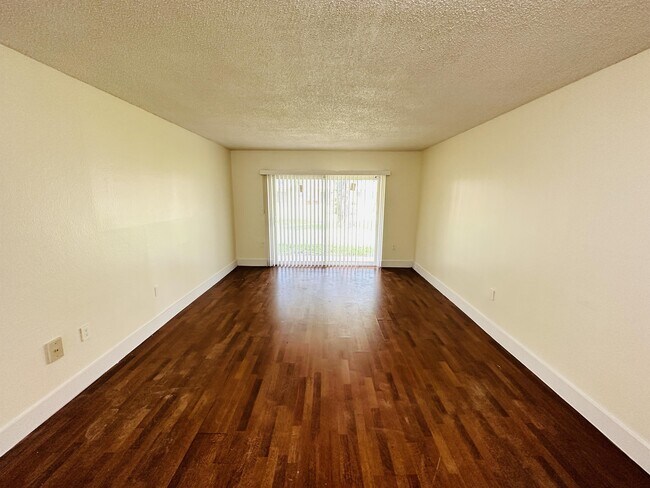 Foto del edificio - 505 NW 177th St