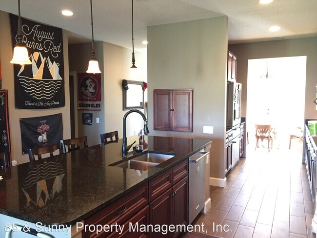 Foto del edificio - 3 br, 2 bath House - 2845 NE Hiawatha Av