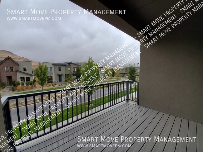 Foto del edificio - 3761 E Parkcenter Blvd