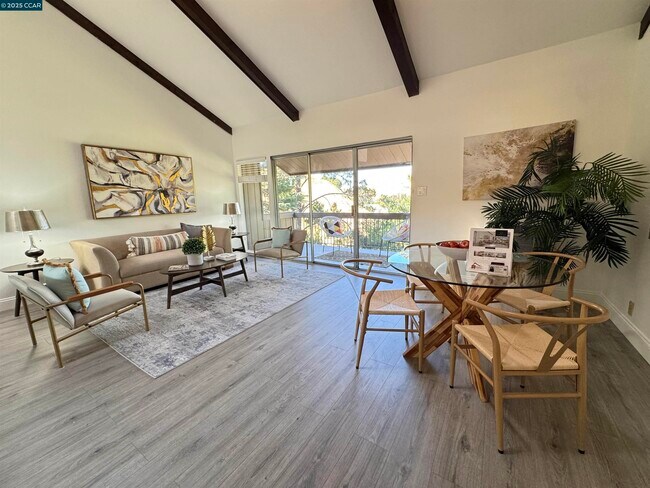 Foto del edificio - 2075 Ascot Dr