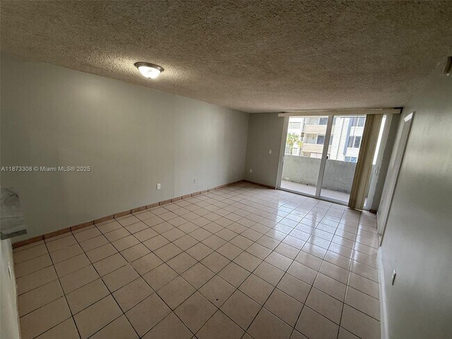 Foto del edificio - 10000 NW 80th Ct