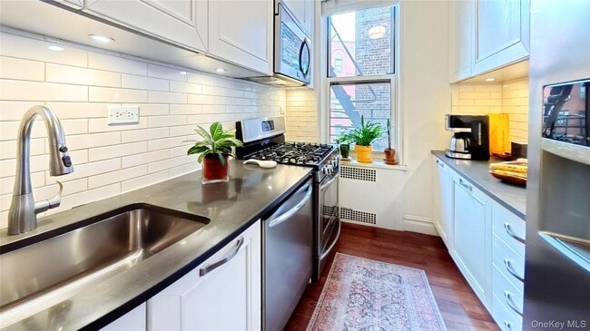 Foto del edificio - 73-12 35th Ave