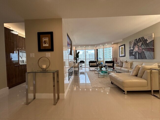 Foto del edificio - 20191 E Country Club Dr