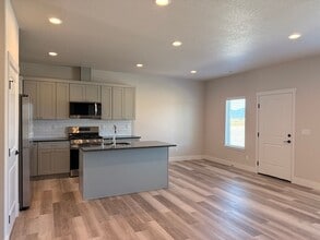 Building Photo - 763 N Creative