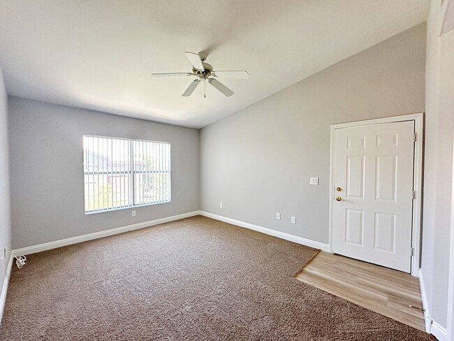 Building Photo - 2 BEDROOM 2 BATH UPSTAIRS CONDO IN GATED S...