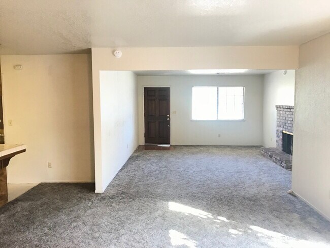 Foto del edificio - Merced: $1575 2 bedroom 1 bath with a garage