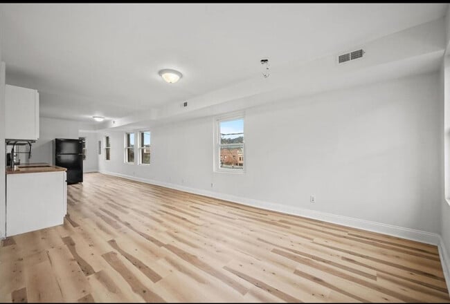 Building Photo - 810 Hays St