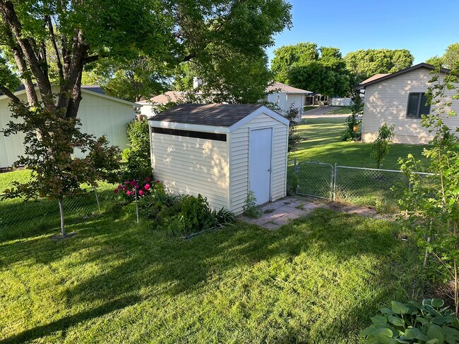 Shed - 7 W 44th St