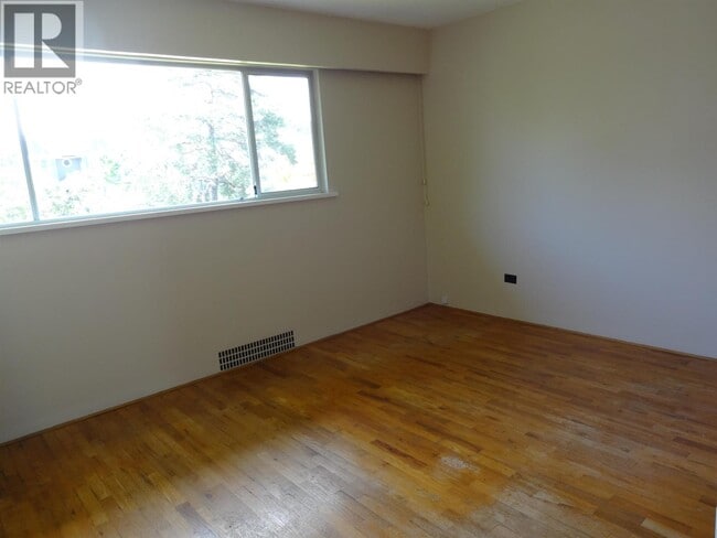 Building Photo - 2510 W King Edward Ave