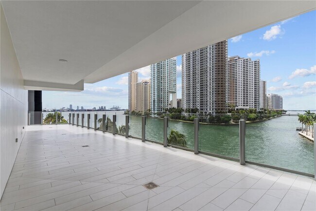 Foto del edificio - 300 S Biscayne Blvd