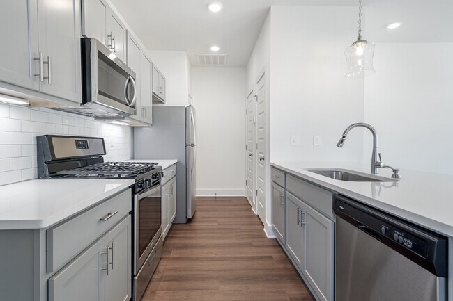Building Photo - Spacious 1-bedroom