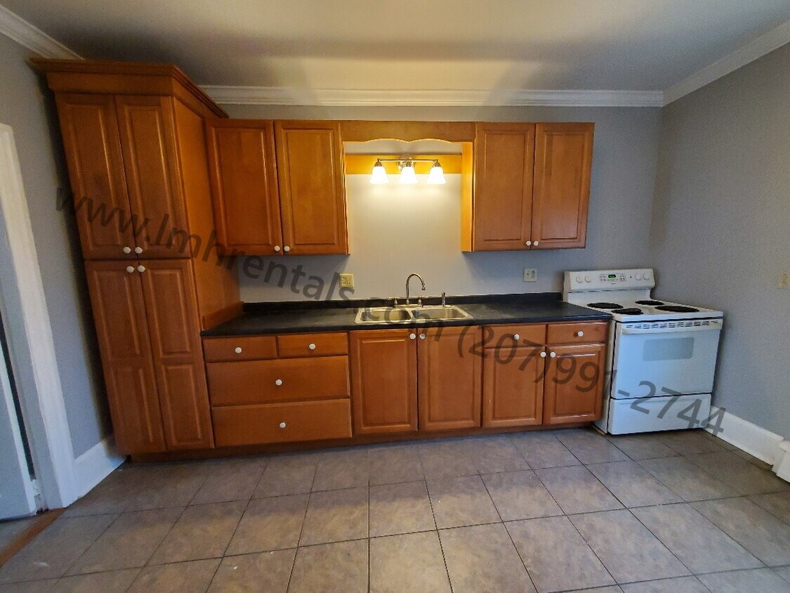 Primary Photo - 23 Dillingham St