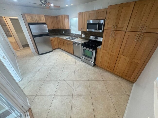 Foto del edificio - 4BD/2BA House on 63rd!