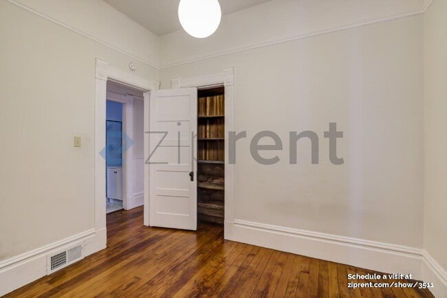 Building Photo - 307 Austin St