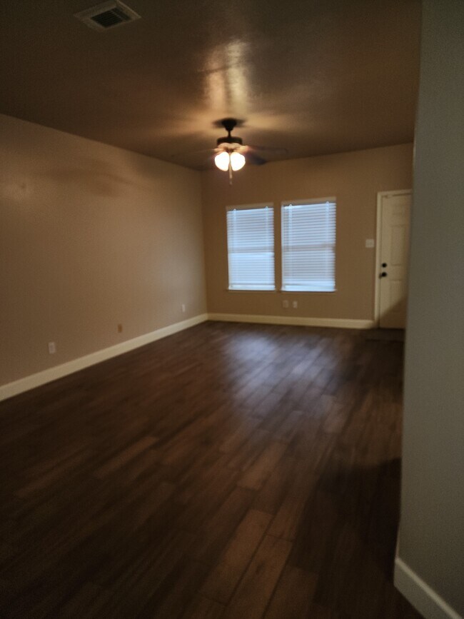 Foto del edificio - 4918 Landward Ln