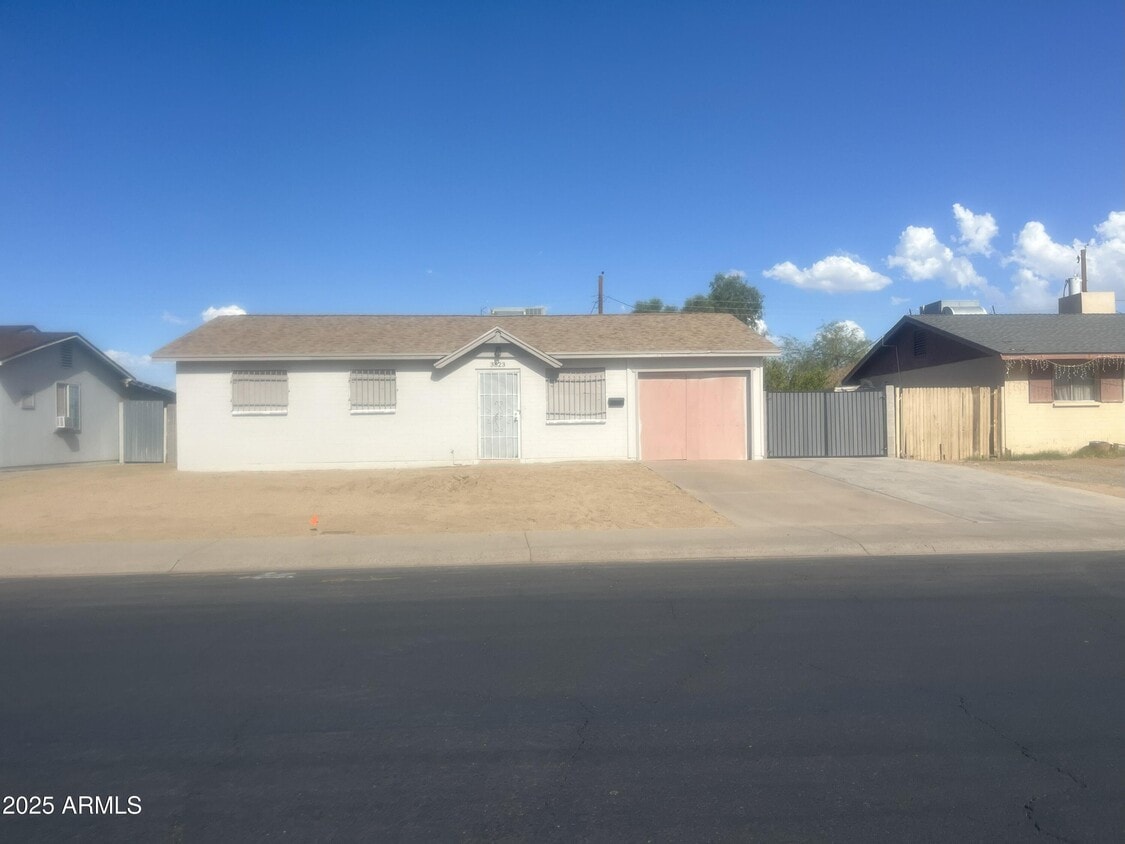 Primary Photo - 3823 N 81st Ave