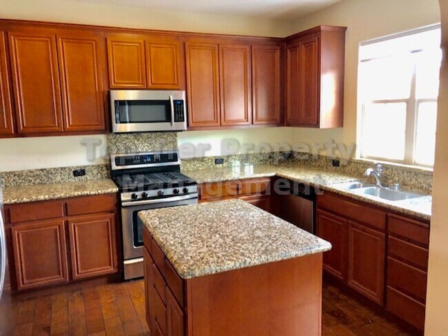 Foto del edificio - Beautiful 2 Bd/2.5 Ba/1,730 sqft Townhouse in San Ramon available for Lease