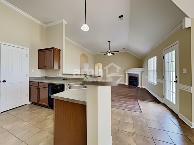 Building Photo - 2542 Pyramid Drive