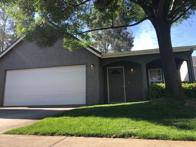 Building Photo - 3-Bed, 2-Bath Single Family Home