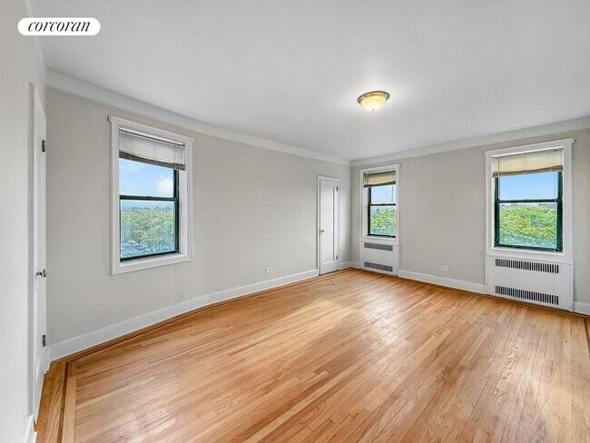 Foto del edificio - 1685 E 5th St