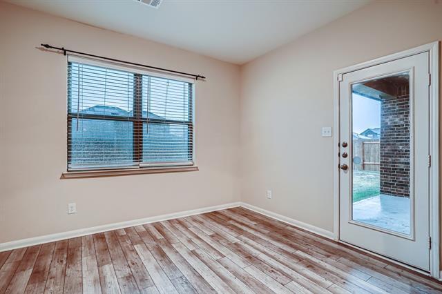Building Photo - 1833 Chesapeake Dr