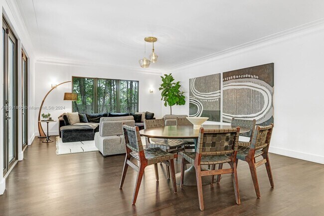 Foto del edificio - 5735 N Bay Rd
