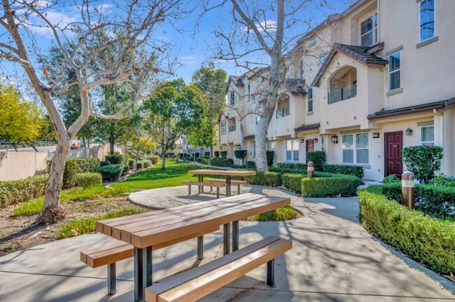 Building Photo - 2723 Apricot Ct
