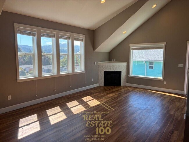 Foto del edificio - 4530 NE Union Loop