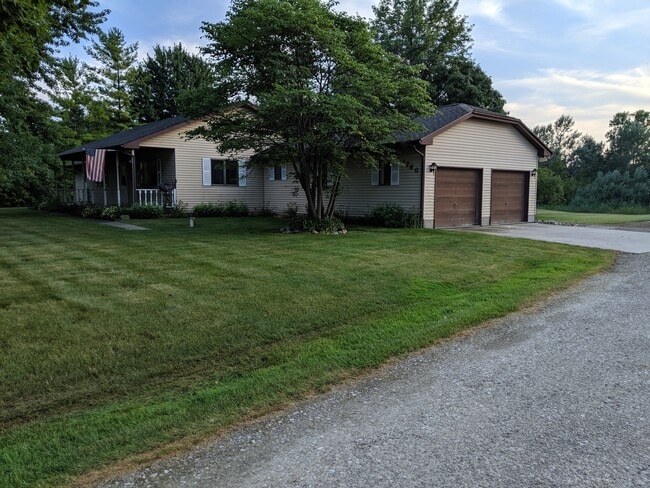 Front porch & garage - 1766 Hasler Lake Rd