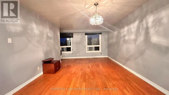 Photo du bâtiment - 1171 Lakeshore Rd E