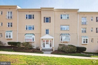Building Photo - 6243 Wilson Blvd