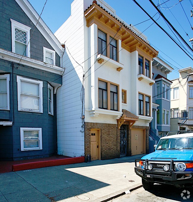 Building Photo - 425 2nd Ave