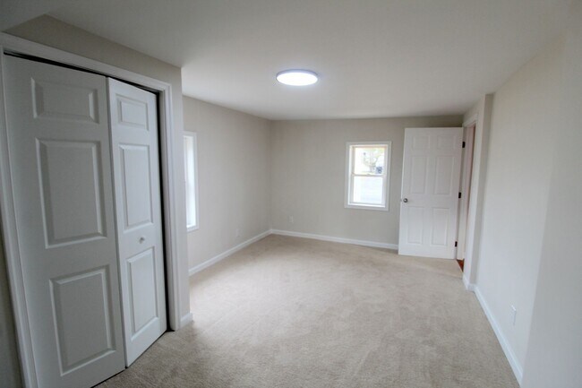 Building Photo - Charming 4 Bedroom, 1.5 Bath Farmhouse for...