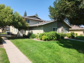Building Photo - 431 W Santa Ana Ave