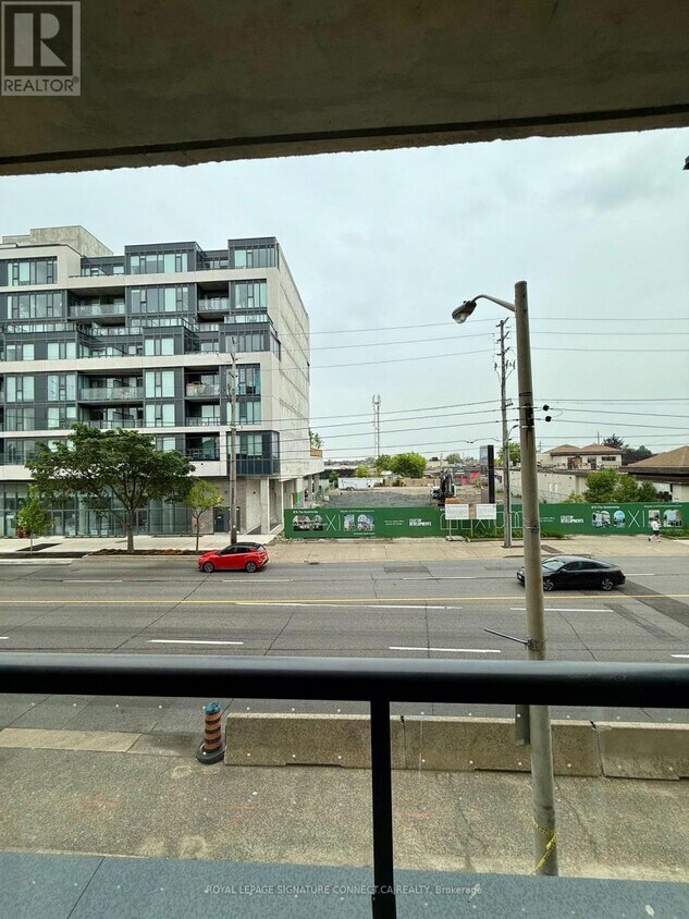 Photo principale - 880-880 The Queensway