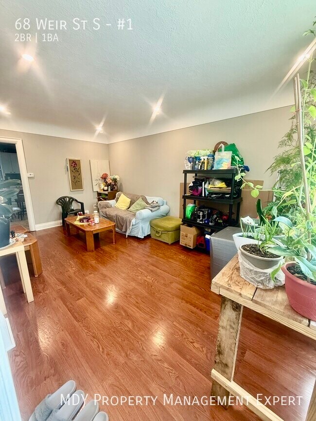 Photo du bâtiment - Welcome to this quaint and charming home s...