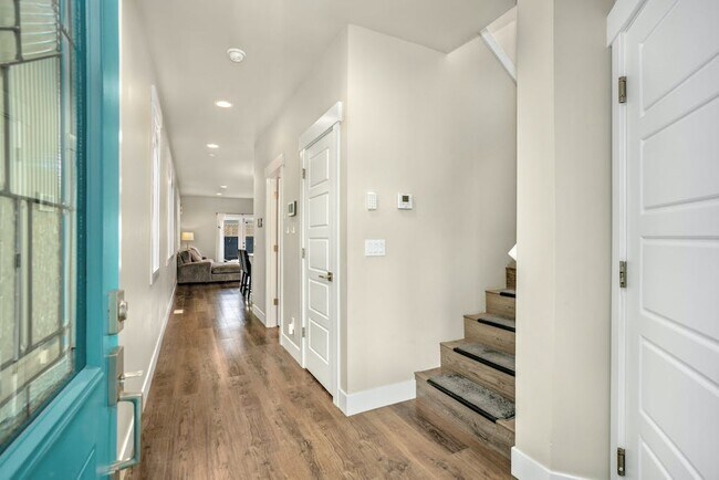 Entry - 10232 17th Ave SW