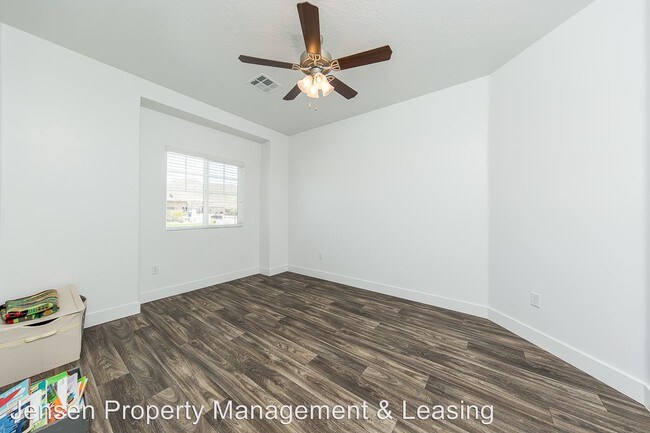 Foto del edificio - 5950 Desert Crest Drive
