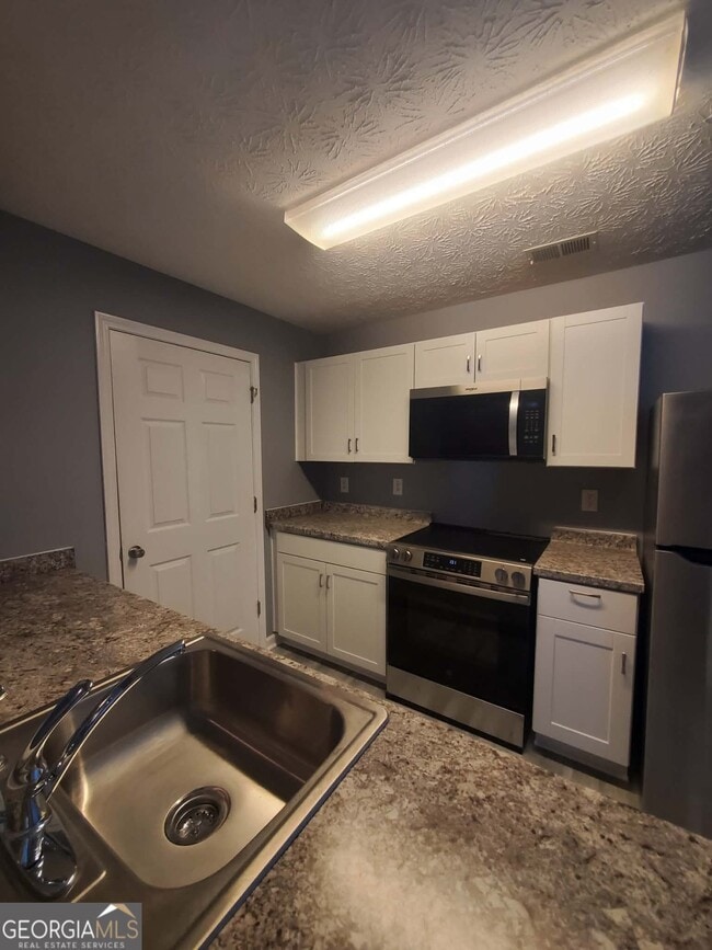 Building Photo - 17301 Waldrop Cove