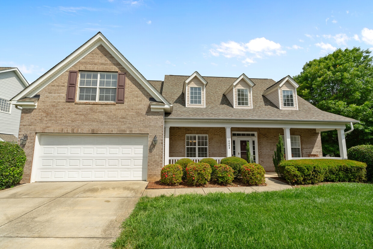 Primary Photo - 10004 Shetland Ln