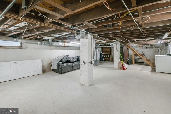 Building Photo - 173 Maple Ave