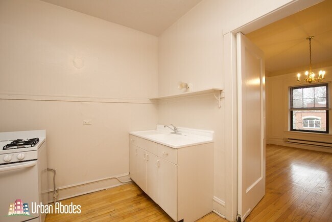Building Photo - 1305 Oak Ave