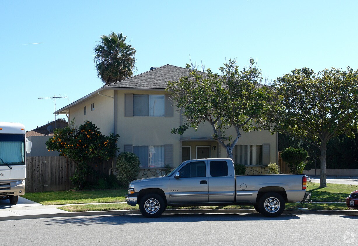 Primary Photo - 9402-9404 Petit Ct